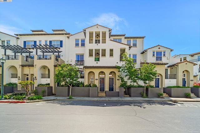 4222 Clarinbridge Cir, Dublin CA: https://media.crmls.org/mediaz/9c3ccce9-7b62-4c00-8ef9-4abe2ce10844.jpg