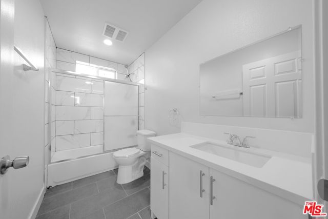 236 W 84th Place, Los Angeles CA: https://media.crmls.org/mediaz/9c3d4331-327c-44e4-9650-70f604508fe2.jpg