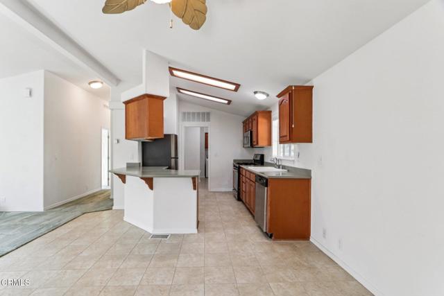 110 La Fortuna, Newbury Park CA: https://media.crmls.org/mediaz/9c3d93ea-e48c-4c57-b359-775850bc5bdb.jpg