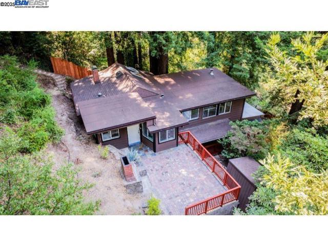 21401 Santa Clara Ave, Monte Rio CA: https://media.crmls.org/mediaz/9c3da867-e0d9-4a5b-8c2a-2bae5fd4019c.jpg