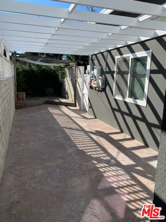 4008 W Chandler Boulevard, Burbank CA: https://media.crmls.org/mediaz/9c3dba87-6773-4a5d-bed2-468e0480f927.jpg