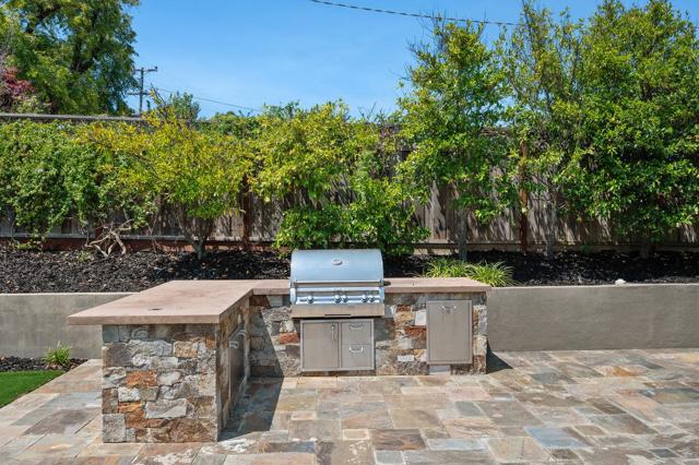 1509 Los Montes Drive, Burlingame CA: https://media.crmls.org/mediaz/9c3e05a2-231e-4e04-9341-122f808fb17f.jpg