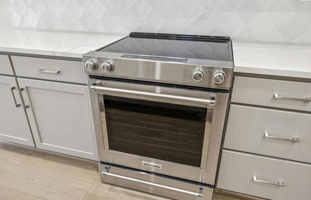 2417 Willow Way, San Mateo CA: https://media.crmls.org/mediaz/9c3e3ebf-8299-4e38-804c-bc093b3dcc96.jpg