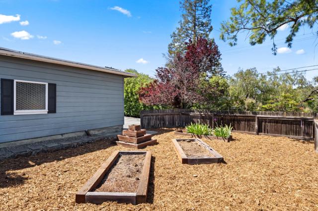 206 Frances Lane, Redwood City CA: https://media.crmls.org/mediaz/9c3e8691-2ae5-433f-ad0d-fd71d8d35e76.jpg