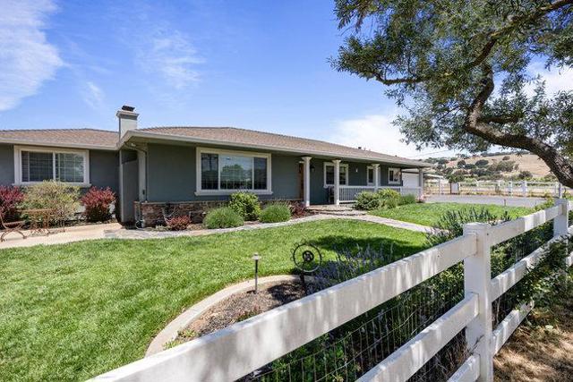 2985 Roop Road, Gilroy CA: https://media.crmls.org/mediaz/9c3ebf5a-bfa7-467c-8b49-6e0950455475.jpg