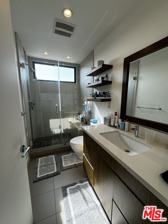 140 S Hayworth Avenue, Los Angeles CA: https://media.crmls.org/mediaz/9c3f6e5a-c035-4217-99f4-7f7b2fbc0ec3.jpg