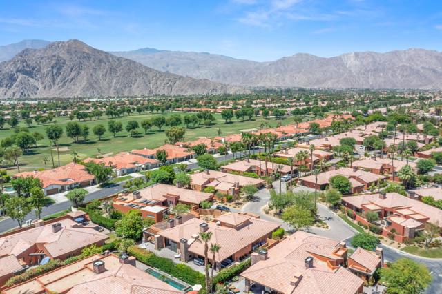 50380 Via Serenidad, La Quinta CA: https://media.crmls.org/mediaz/9c3f8049-6658-4a1e-941b-1a21bee75a8c.jpg
