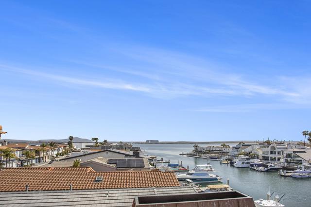 34 The Point, Coronado CA: https://media.crmls.org/mediaz/9c3f8dd7-b2e4-425a-86c3-df32dbdb70a0.jpg