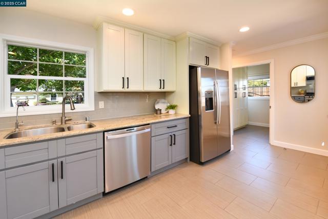 1818 Granada Dr, Concord CA: https://media.crmls.org/mediaz/9c3fb2de-7f7c-4d96-8921-6e1b56327f8b.jpg
