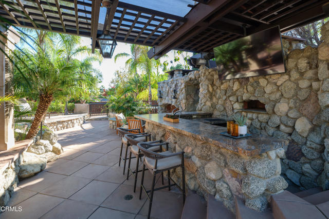 5065 Indianola Way, La Canada Flintridge CA: https://media.crmls.org/mediaz/9c3fb6e3-5518-416f-9de7-9be7cd3db620.jpg