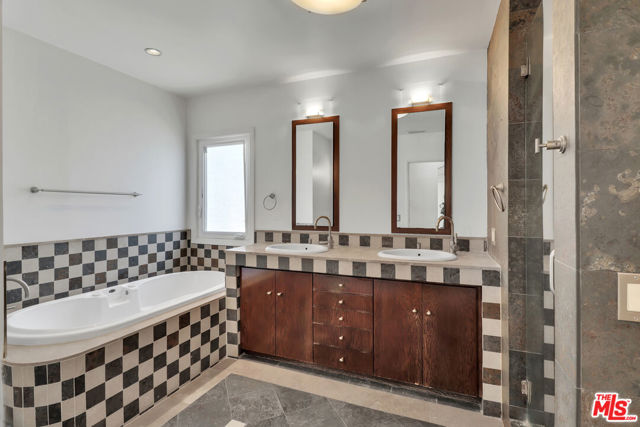 1107 Alfred, Los Angeles CA: https://media.crmls.org/mediaz/9c3fbfe6-d5f4-4510-844a-aec196151488.jpg