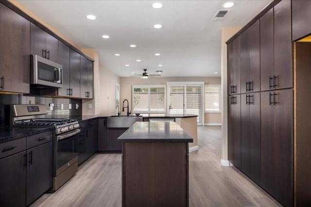 78544 Iron Bark Drive, Palm Desert CA: https://media.crmls.org/mediaz/9c3fcb5d-d92b-4c36-9a36-9f18d5473bce.jpg