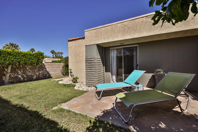 1181 Sunflower Lane, Palm Springs CA: https://media.crmls.org/mediaz/9c3fd345-71ee-4194-aeb8-265f2c5c92c2.jpg