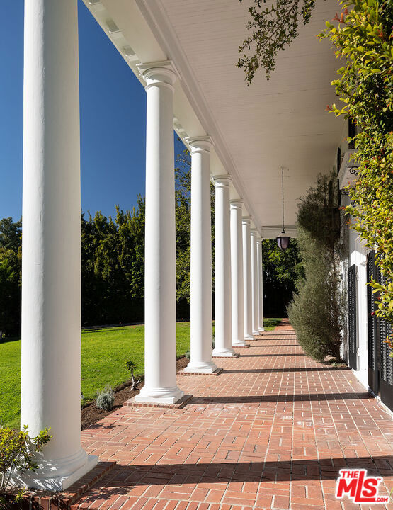 Image 3 of 14 For 1006 Crescent Drive