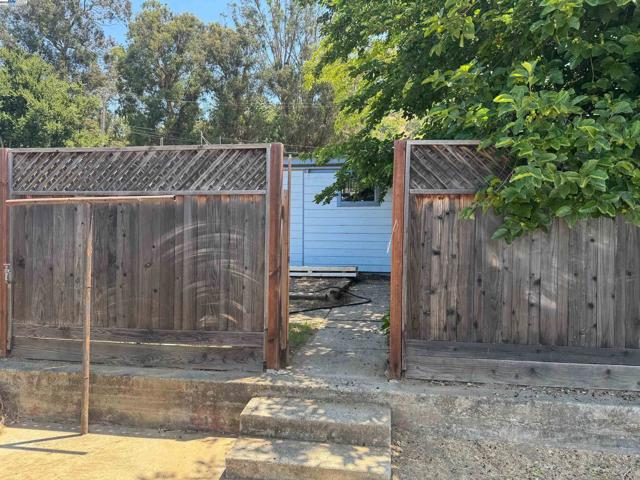 865 Old Canyon Road, Fremont CA: https://media.crmls.org/mediaz/9c3fdf1b-a873-4a96-b4c6-00c851e79ed0.jpg