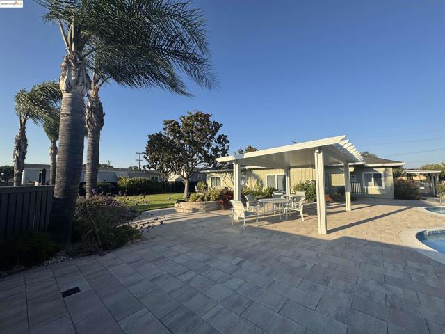 137 Zartop, Oakley CA: https://media.crmls.org/mediaz/9c4028fc-ecd5-4a57-a076-8400b9d664e2.jpg