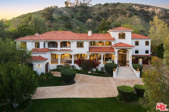 23593 Park South Street, Calabasas CA: https://media.crmls.org/mediaz/9c410e32-a7b9-4b8a-9dbe-2f1a513eb44c.jpg