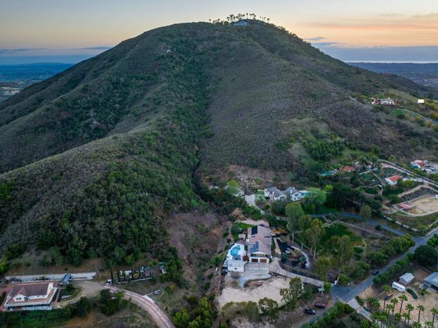 19950 Elfin Forest Ln, Escondido CA: https://media.crmls.org/mediaz/9c414e49-c53a-4fb4-9552-23fbfd2c8293.jpg