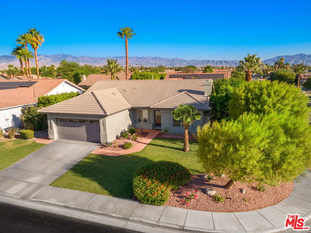 1602 Olga Way, Palm Springs CA: https://media.crmls.org/mediaz/9c42656e-641d-4f6b-8c4d-22bfa7a804b0.jpg