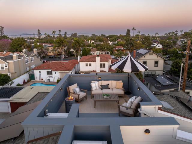 547 Orange Ave, Coronado CA: https://media.crmls.org/mediaz/9c4287b4-330d-4f1d-a7c2-686dfd31acb3.jpg