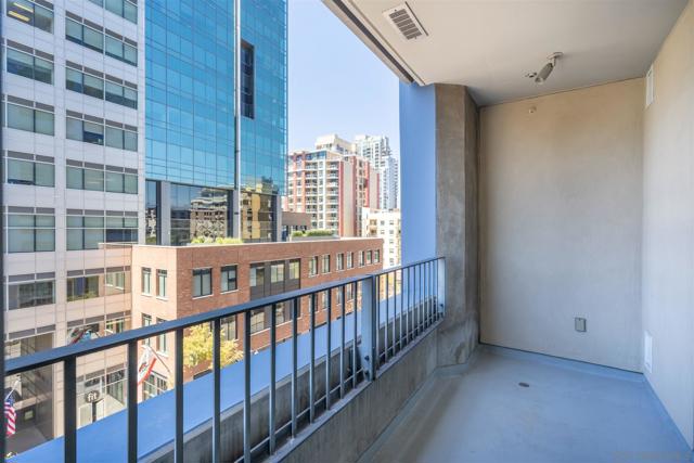 321 10th ave, San Diego CA: https://media.crmls.org/mediaz/9c42d421-fc24-4bc7-abe1-409f765bad5a.jpg