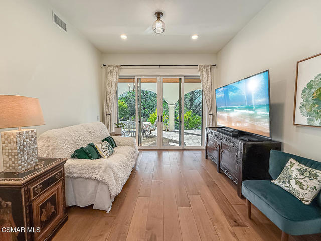 4255 Saddlecrest Lane, Westlake Village CA: https://media.crmls.org/mediaz/9c42f358-2dbc-460d-b651-48b76f1b2412.jpg