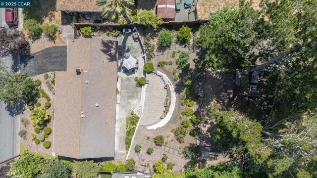 3215 Camino Colorados, Lafayette CA: https://media.crmls.org/mediaz/9c42f9d4-64af-4377-b92b-5e83f04c221c.jpg
