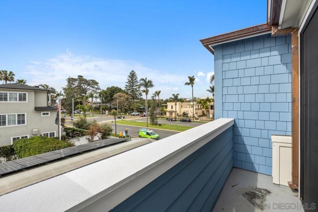 551 Orange Ave, Coronado CA: https://media.crmls.org/mediaz/9c435b89-da27-4009-a438-604177f6e978.jpg