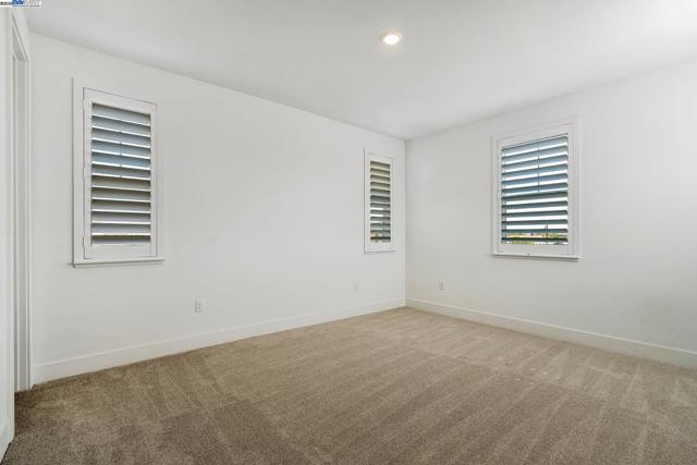 665 River Bend Dr, Lathrop CA: https://media.crmls.org/mediaz/9c440178-d2a1-4443-aa43-15cb41d1e0eb.jpg