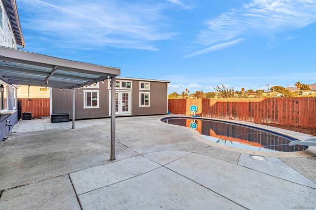 341 Paraiso Ave, Spring Valley CA: https://media.crmls.org/mediaz/9c444b0a-3ceb-4aa8-88e4-be6743fe5dcc.jpg