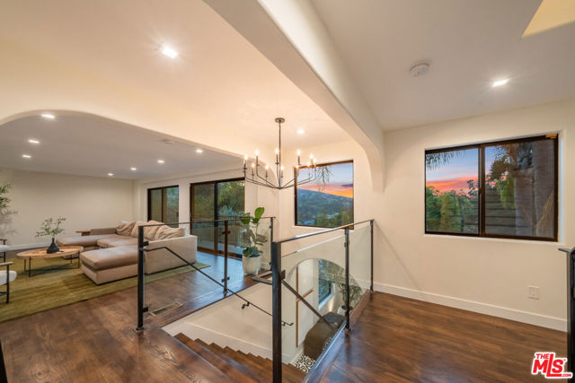3236 Primera Avenue, Los Angeles CA: https://media.crmls.org/mediaz/9c444e6e-5e28-42d3-894b-232c78befdd8.jpg