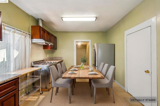 1820 International Blvd, Oakland CA: https://media.crmls.org/mediaz/9c447ef4-1a96-4a54-b13c-6191ef109293.jpg