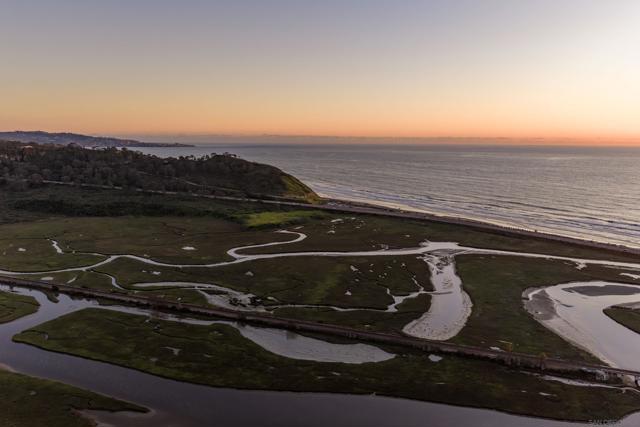 12994 Via Esperia, Del Mar CA: https://media.crmls.org/mediaz/9c453909-621b-4333-89a9-00bd8b0ce92a.jpg