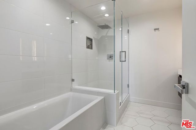 838 Doheny Drive, West Hollywood, California 90069, 2 Bedrooms Bedrooms, ,2 BathroomsBathrooms,Condominium,For Sale,Doheny,24422655