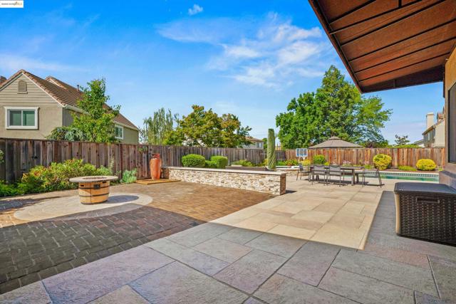 379 Yukon Way, Livermore CA: https://media.crmls.org/mediaz/9c45920f-0284-4758-bdf2-5b6e2c743fcb.jpg