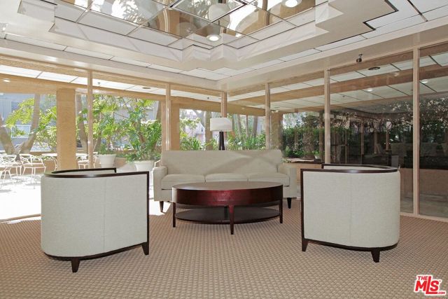 211 CALIFORNIA Avenue, Santa Monica CA: https://media.crmls.org/mediaz/9c459fd7-062c-404c-8a12-a50d07408317.jpg