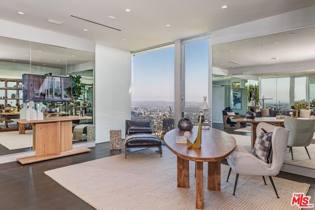 9150 Oriole Way, Los Angeles CA: https://media.crmls.org/mediaz/9c45b13e-9d29-4c56-86a9-9de68b0d3932.jpg