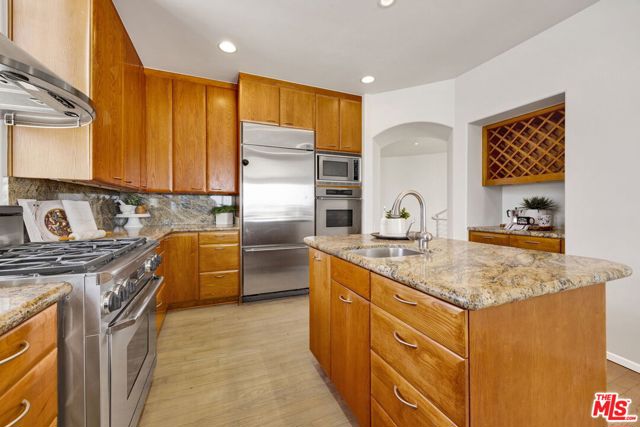 7019 E Seaside Walk, Long Beach CA: https://media.crmls.org/mediaz/9c46f07a-7dd5-4d90-a2ff-5005a4535048.jpg