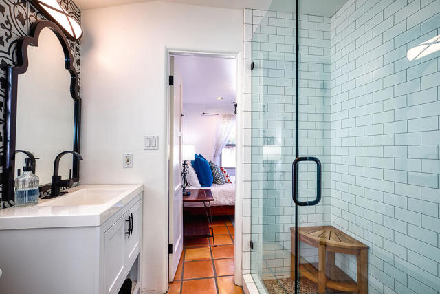 Shared Bath102L