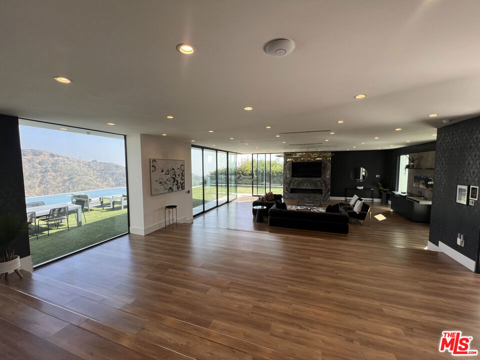 MLS #26848921 image #2