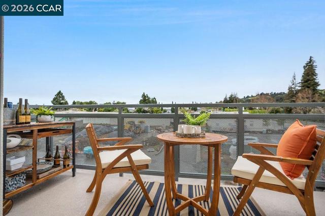 27264 Cosmo Ct, Hayward CA: https://media.crmls.org/mediaz/9c47f0fa-893f-4397-9a7d-2063f36445e6.jpg