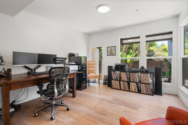 1180 Devonshire Dr, Encinitas CA: https://media.crmls.org/mediaz/9c47f892-b257-4ab9-9ce8-2e4ec2373aad.jpg