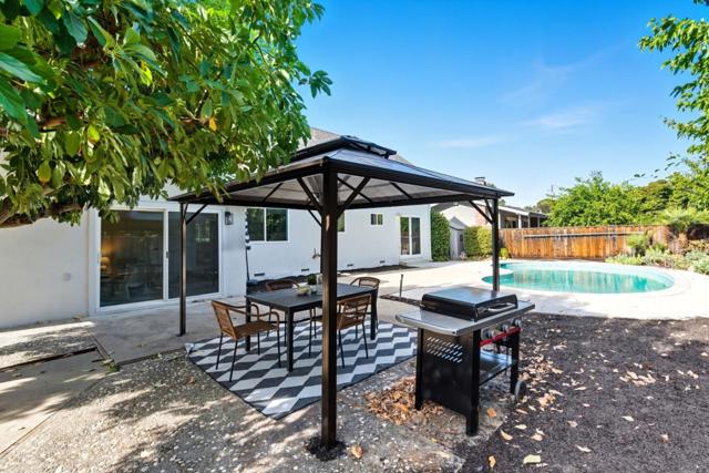 1640 Amhurst Way, Concord CA: https://media.crmls.org/mediaz/9c47fd3e-1bb1-4a92-9187-c27ad7337b75.jpg