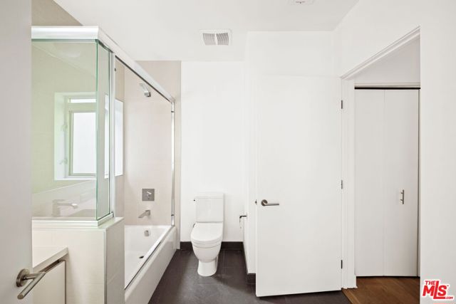 616 N Croft Avenue, West Hollywood CA: https://media.crmls.org/mediaz/9c4824ad-23c0-422f-814b-2cc12baa0b82.jpg