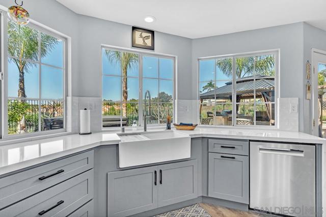 4252 Alta Vista Court, Oceanside CA: https://media.crmls.org/mediaz/9c484b3b-076b-41fc-bee6-783a6431fc7b.jpg