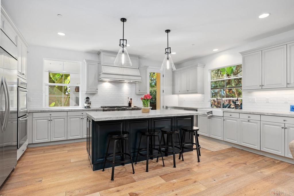 1010 Scarlet Way - photo 4