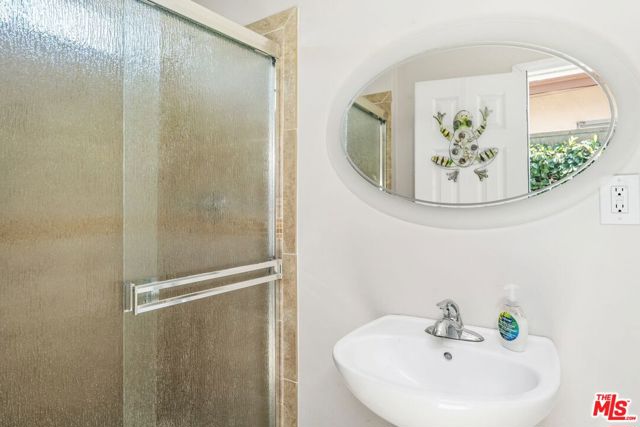 5905 S Chariton Avenue, Los Angeles CA: https://media.crmls.org/mediaz/9c48c93f-0671-44c1-9875-3924cdaa92cb.jpg