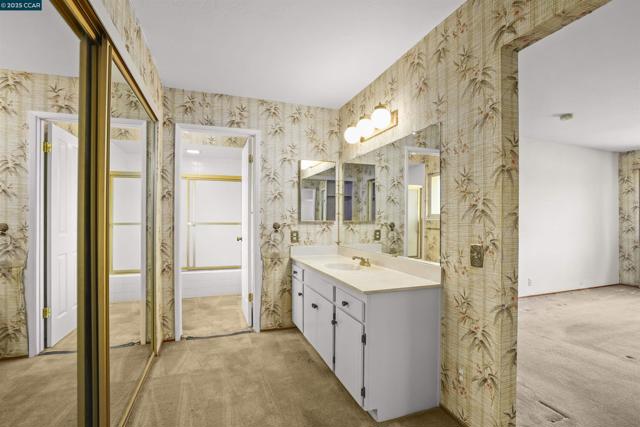 220 Daylight Pl, Danville CA: https://media.crmls.org/mediaz/9c48db1d-952e-4d9a-ab10-ffc6d99b6708.jpg