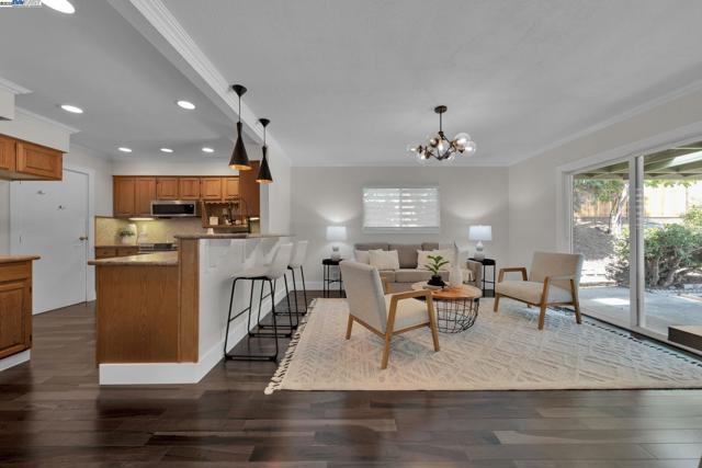 635 Janice Ave, Hayward CA: https://media.crmls.org/mediaz/9c492ecd-161d-4957-b7d4-0a7e21cb4ab0.jpg