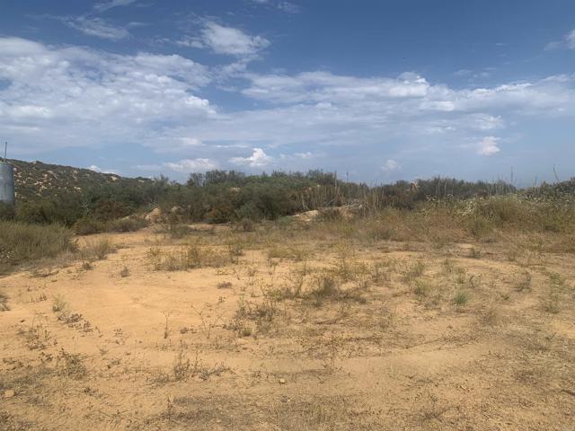 17484 Rockwood Road, Escondido CA: https://media.crmls.org/mediaz/9c4944b7-e252-4273-a651-73b4c5931456.jpg